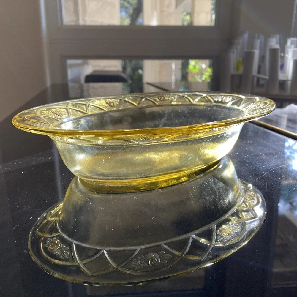 Vintage Federal Rosemary Dutch Rose Amber Depression Glass Oval Serving Bowl 10
